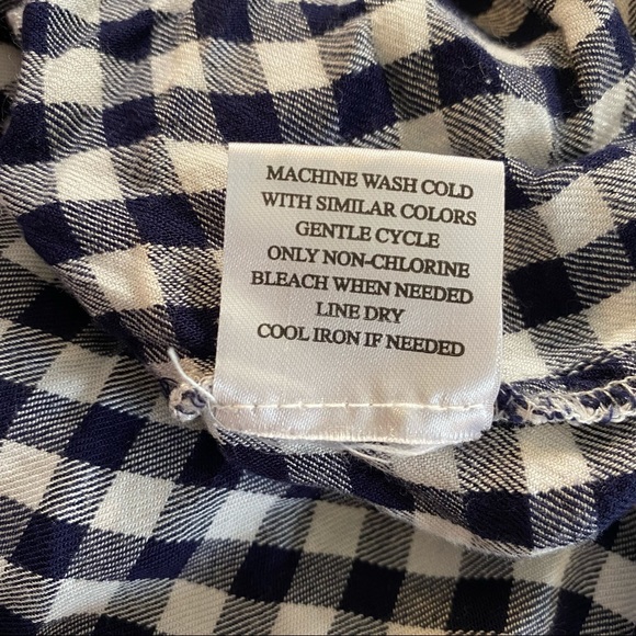 3/$25 Como Vintage button up top Medium - Picture 8 of 12